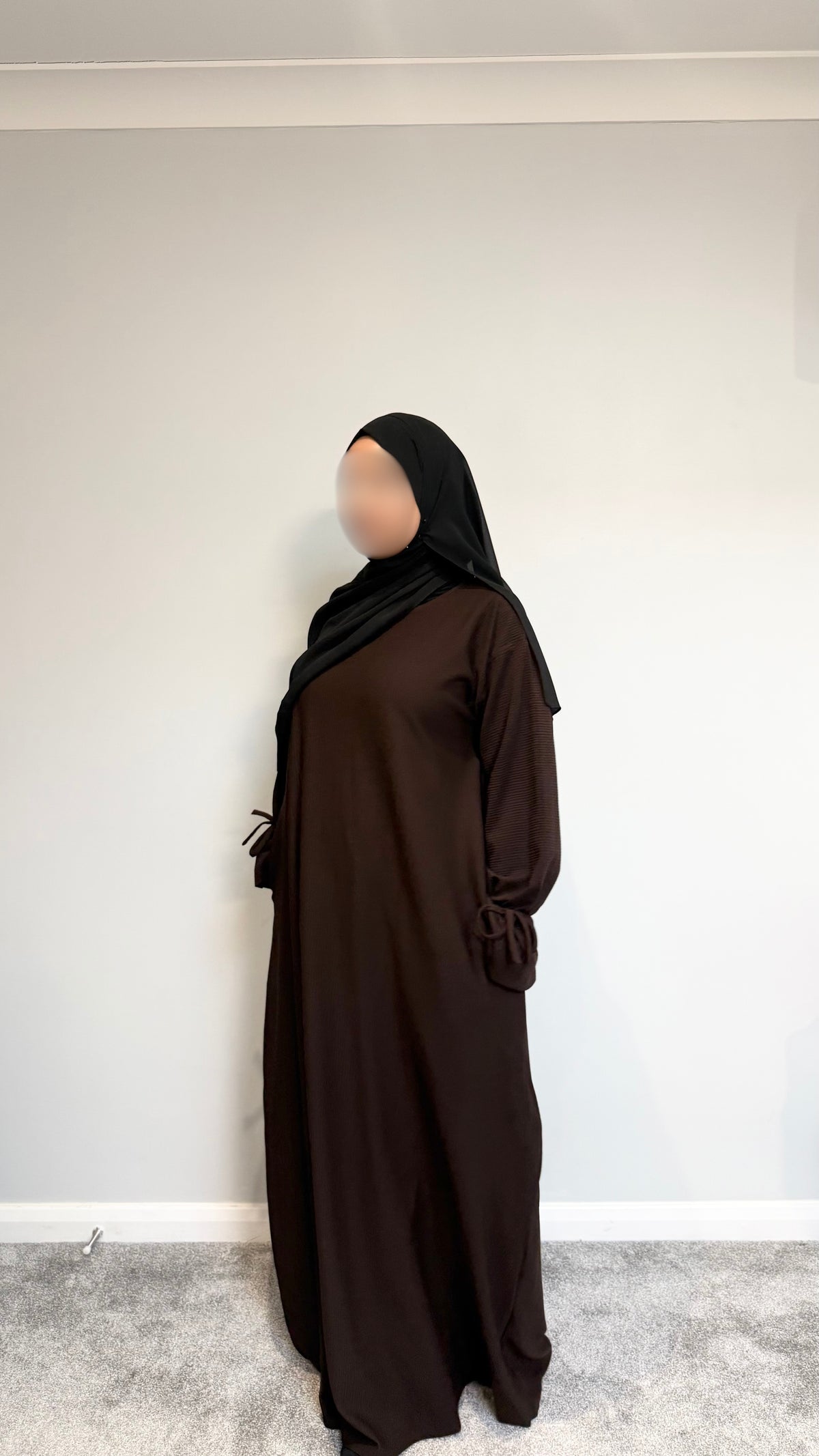 The Ribbed Bow-Cuff Abaya - Chocolate Brown