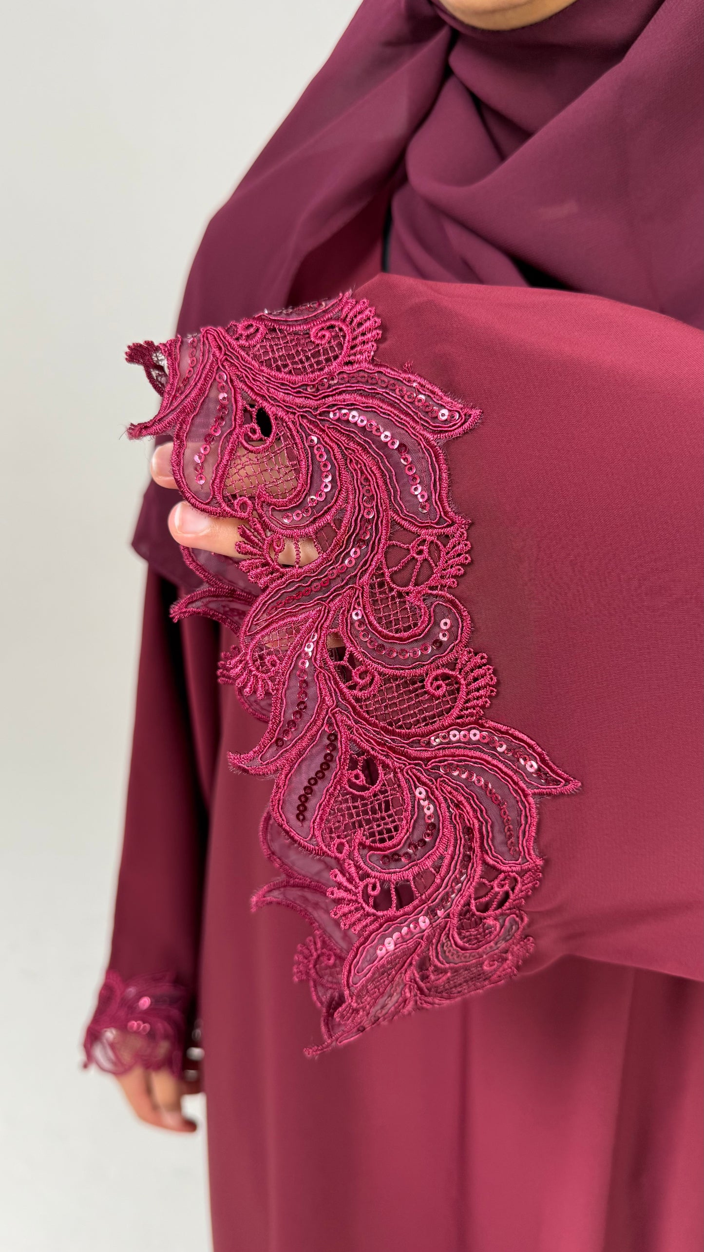 THE BERRY LACE ABAYA