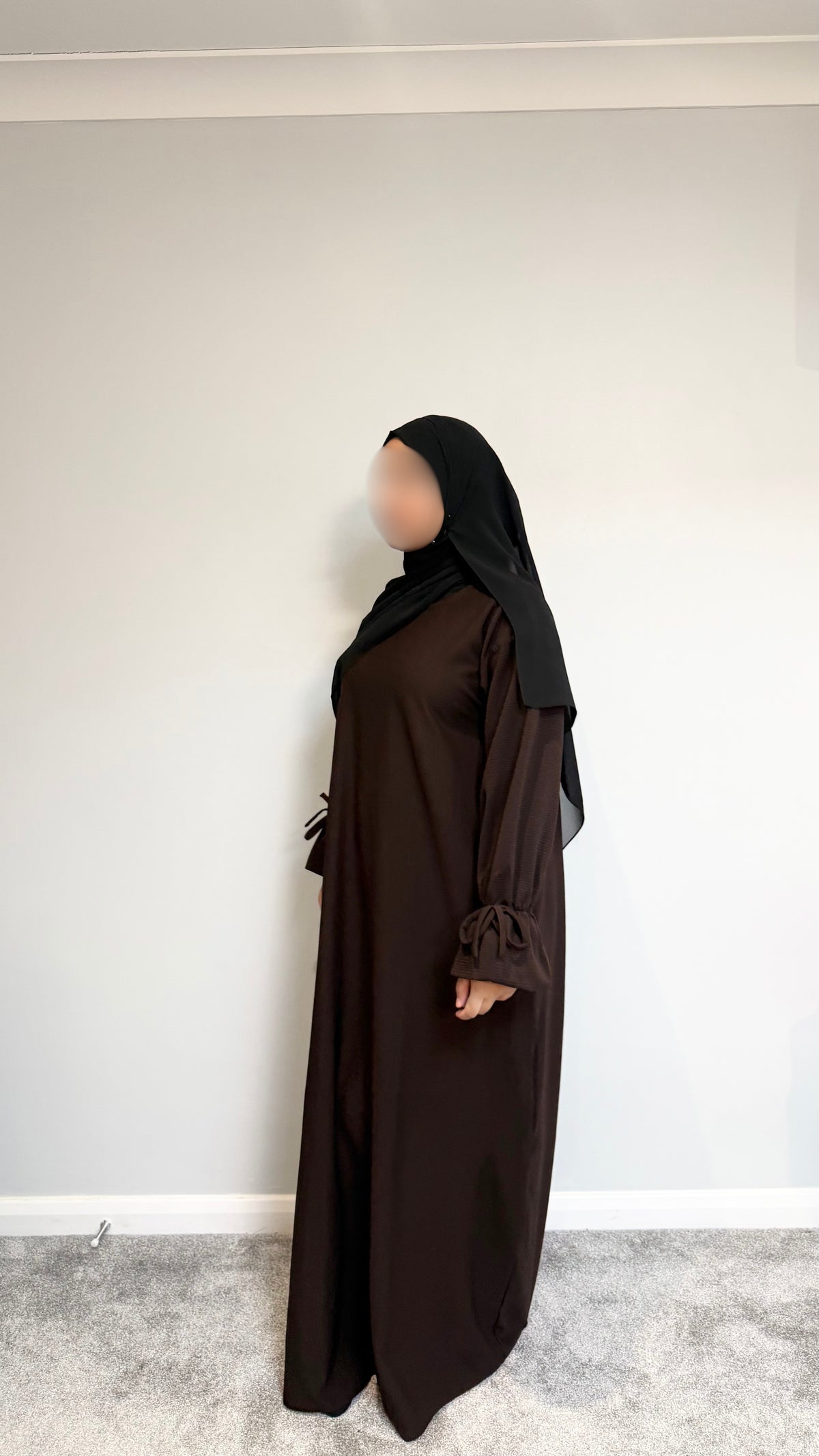 The Ribbed Bow-Cuff Abaya - Chocolate Brown